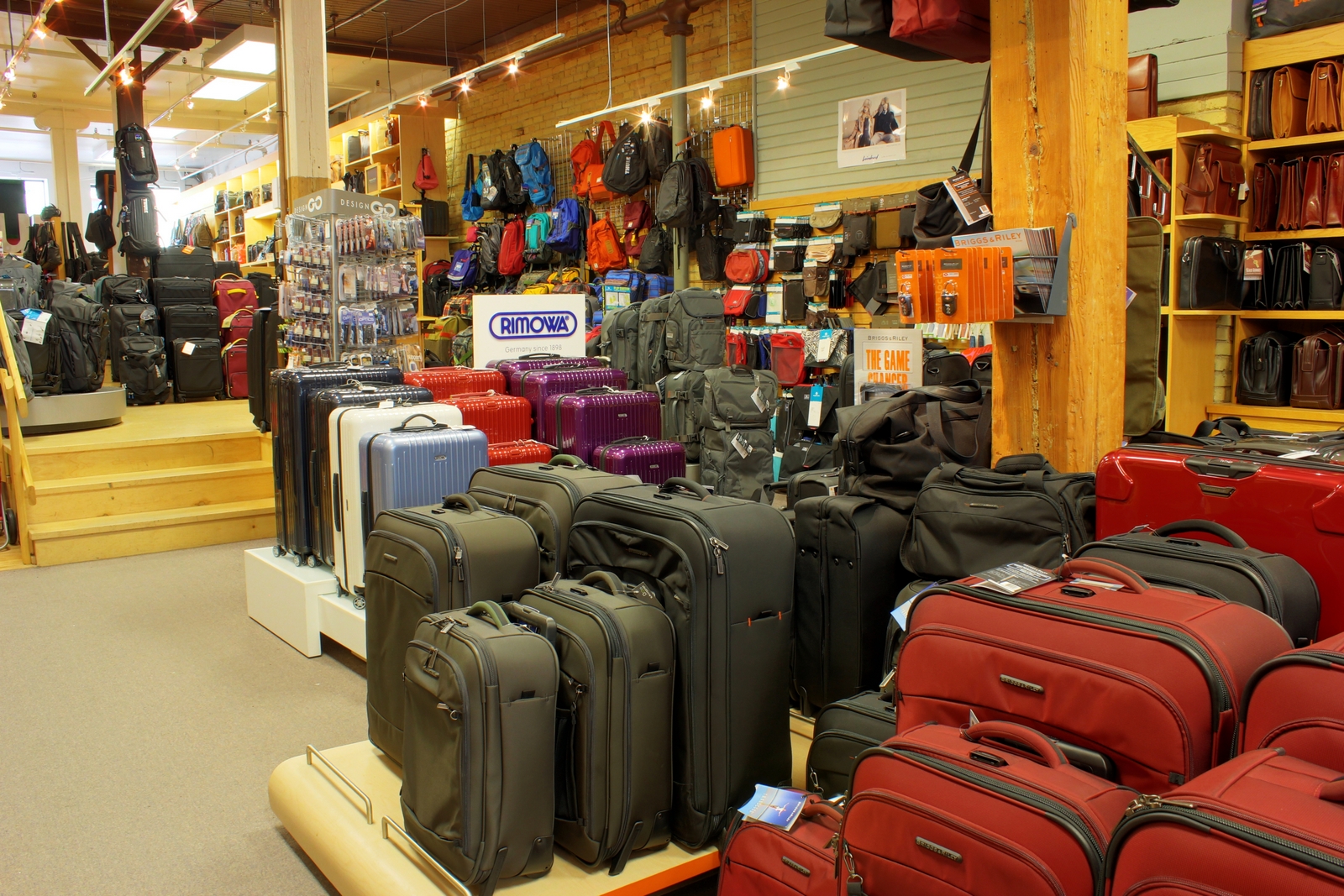 U N Luggage Canada Luggage Store-0010