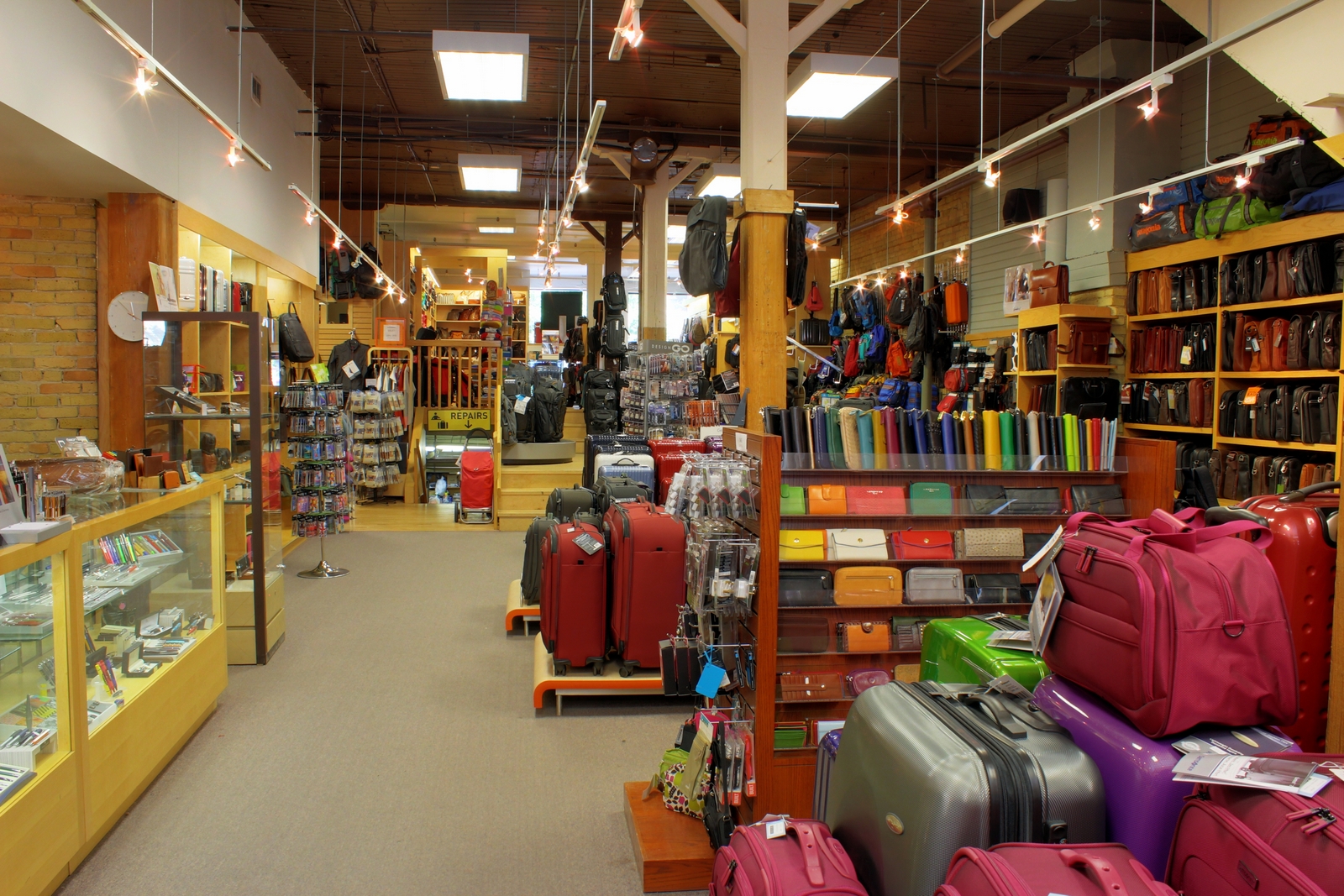 U N Luggage Canada Luggage Store-0001
