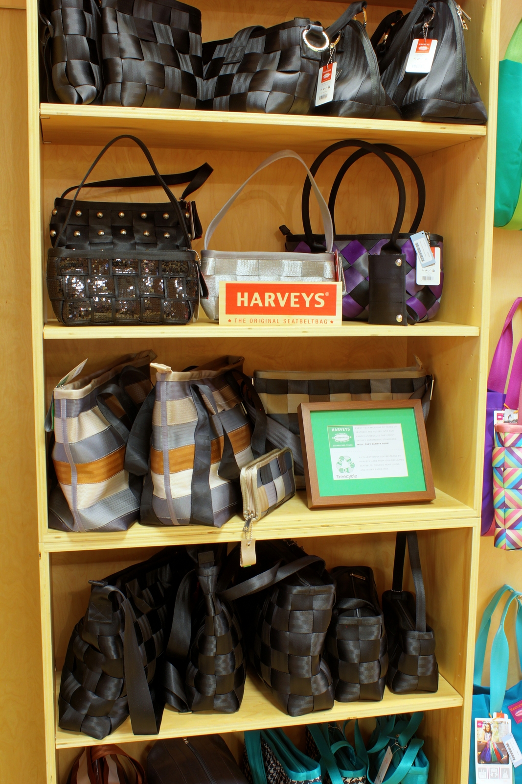 U N Luggage Canada Luggage Store-0008