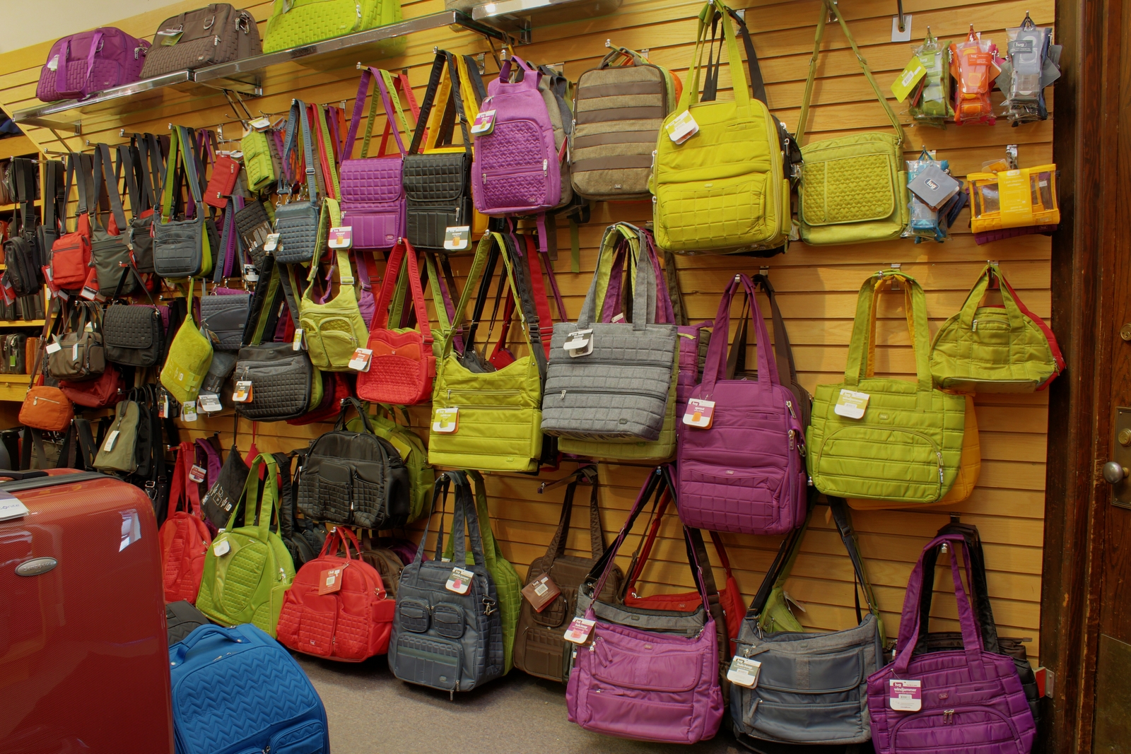 U N Luggage Canada Luggage Store-0011